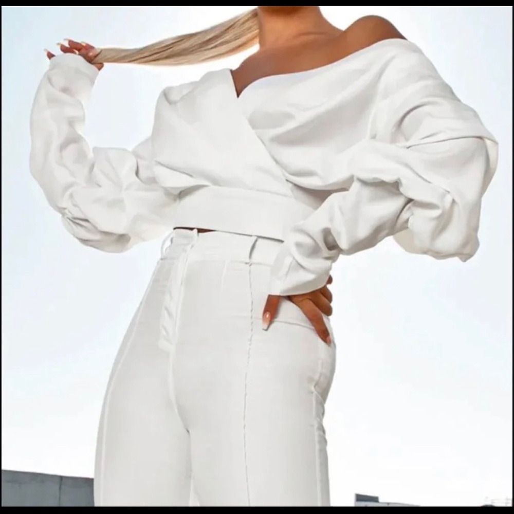 SOLD‼️White Woven Puff Sleeve Crop Shirt